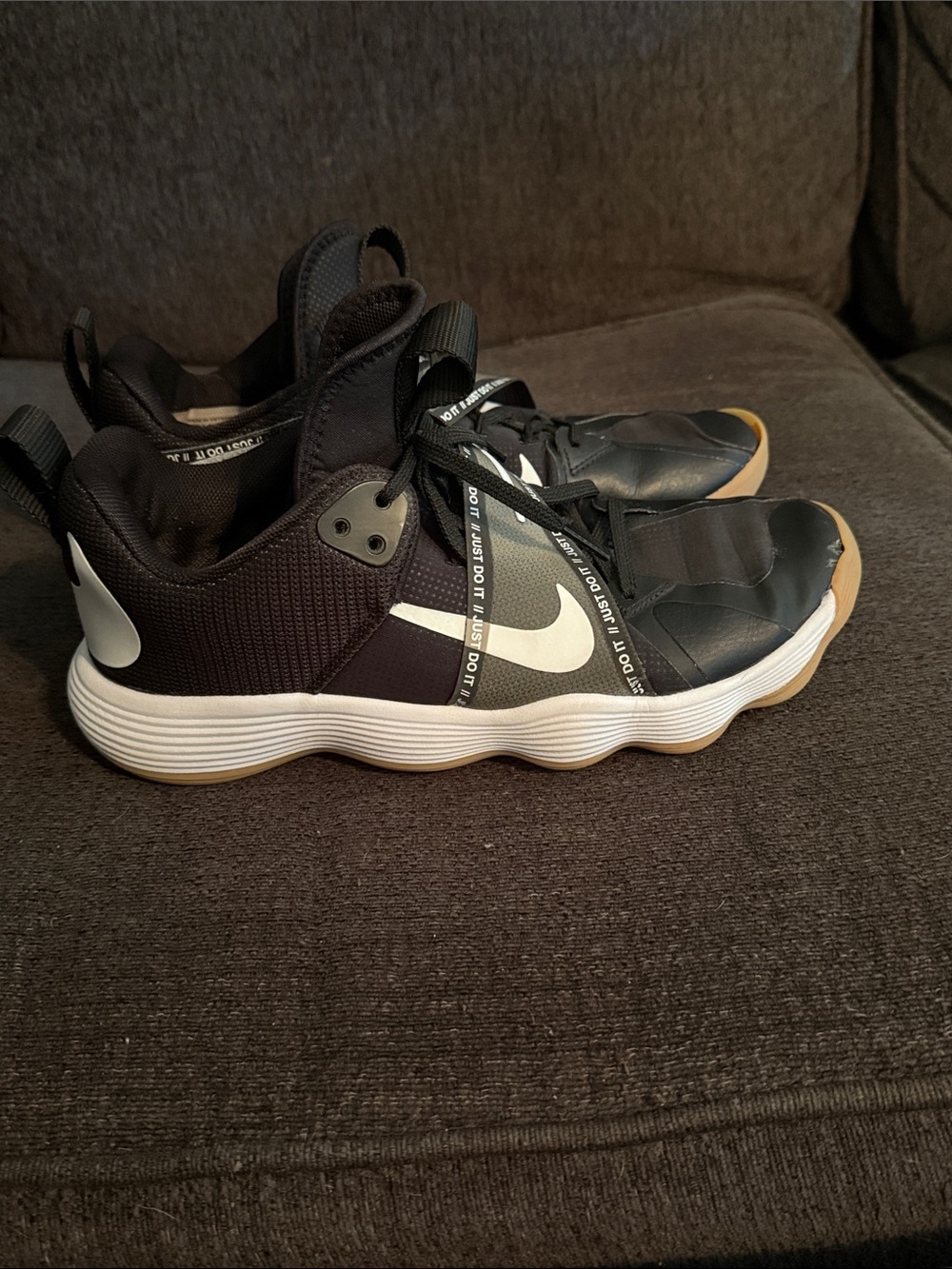 Women’s Nike React Hyperset volleyball shoes size 8.5